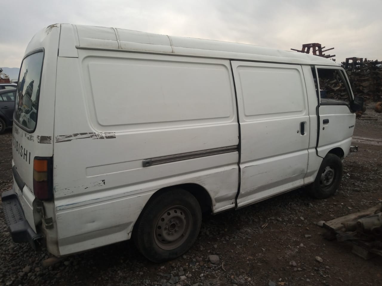  Mitsubishi L300 2011    EN DESARME